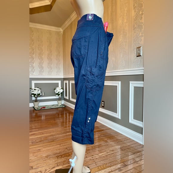 Gloria Vanderbilt! Willa/Navy Capris/Missy size-6/roll up/roll down-hem - Picture 2 of 16